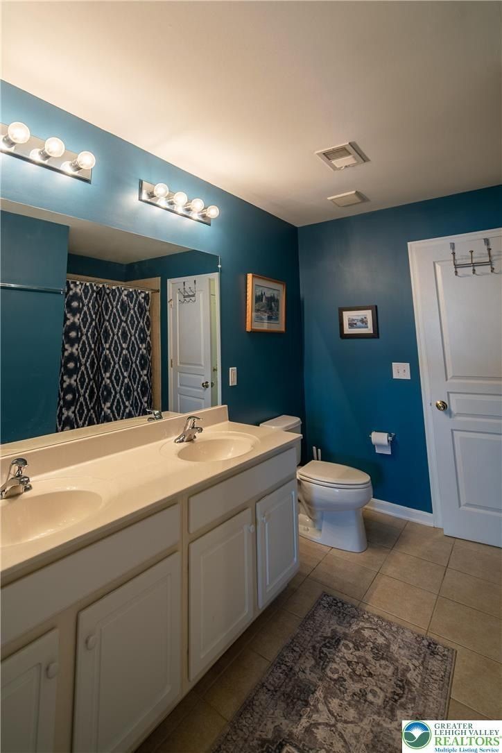 5284 High Vista Drive. Orefield, PA 18069