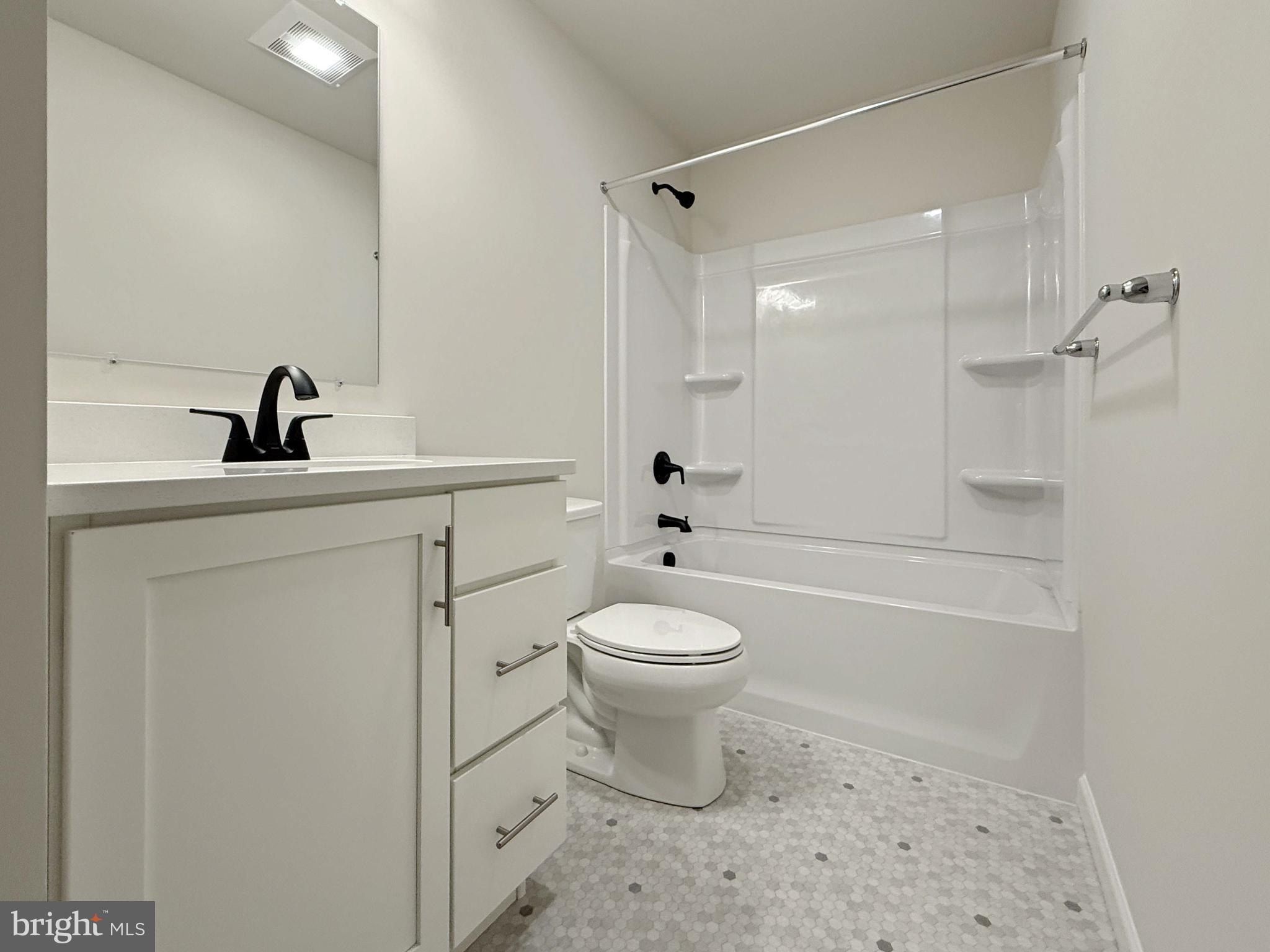 10 Cheltenham Lane. Carlisle, PA 17013