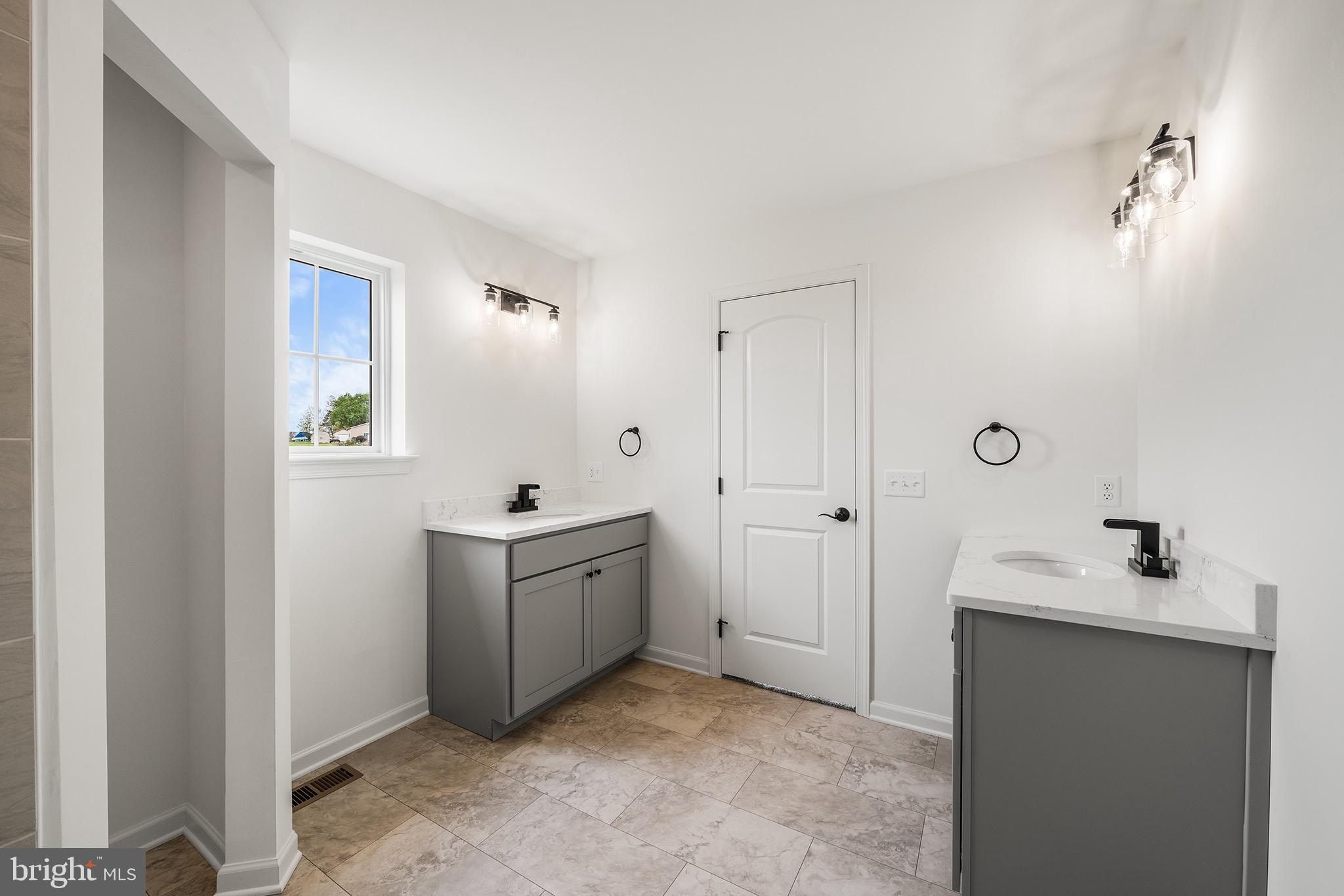 27 Lausch Road. Denver, PA 17517