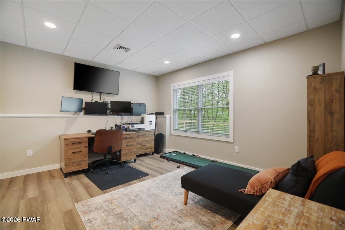 805 Visalia Court. Lords Valley, PA 18428