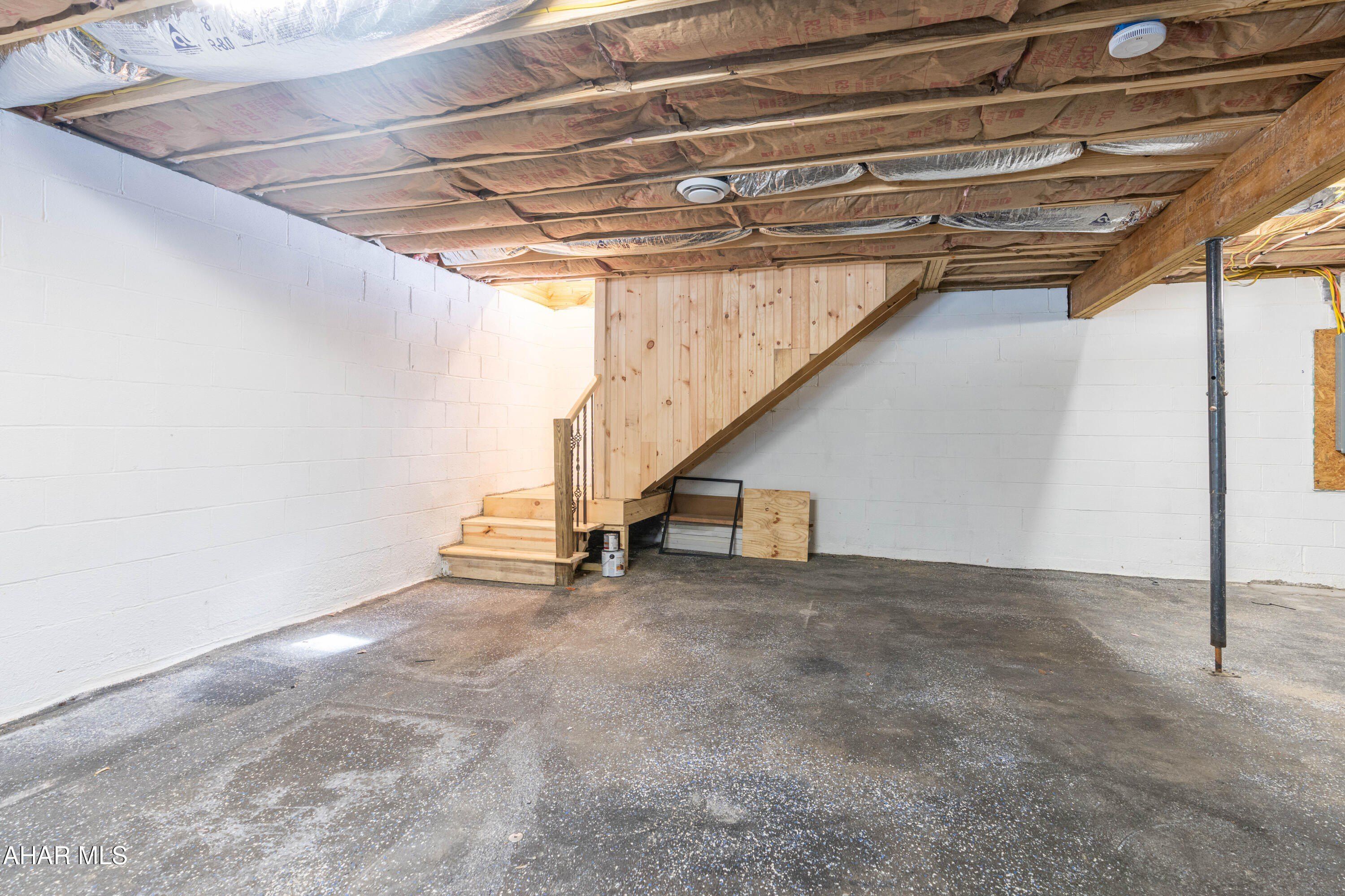 179 Crosscut Lane. Flinton, PA 16640