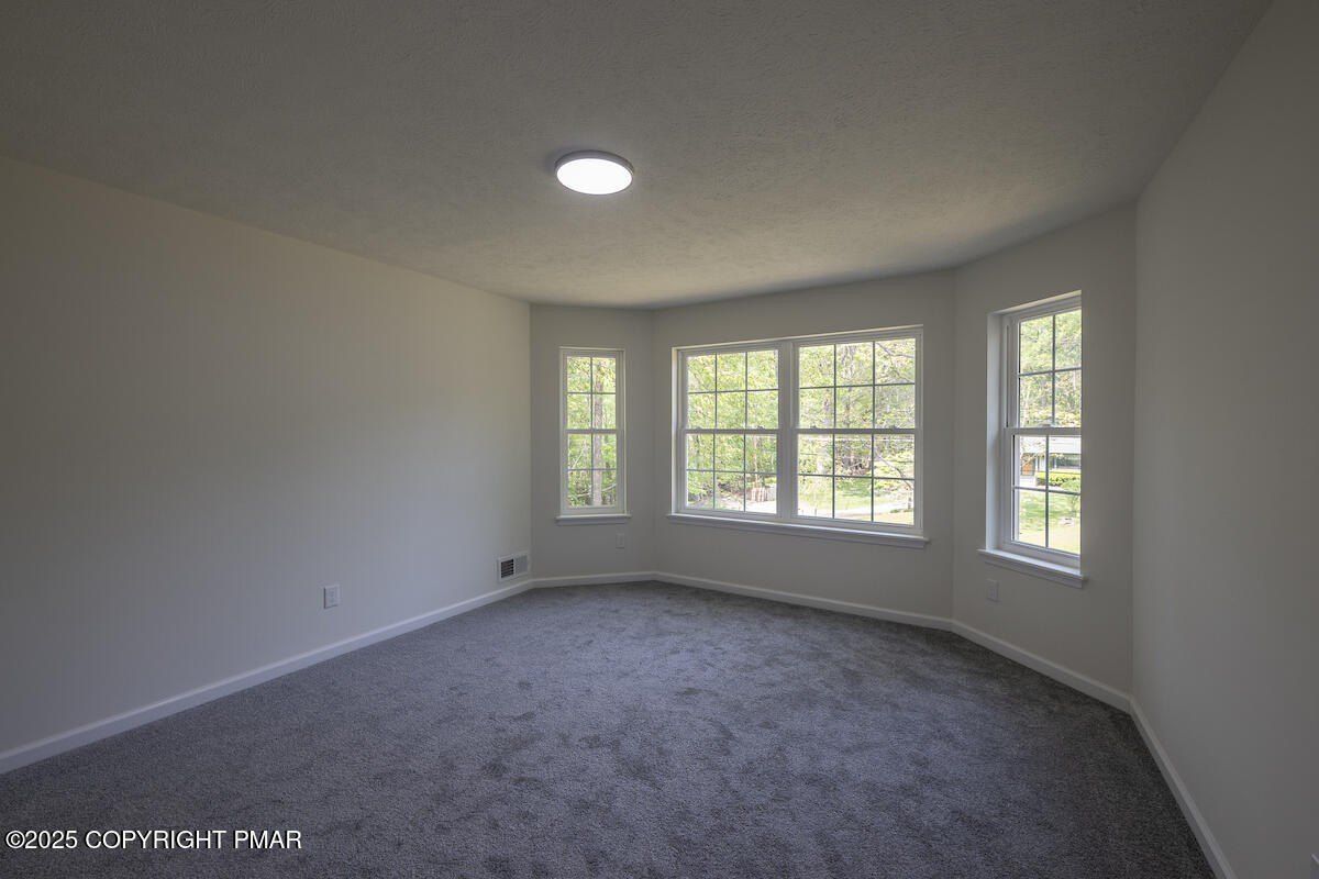 1101 Red Fox Ct 9 Court. Kresgeville, PA 18333