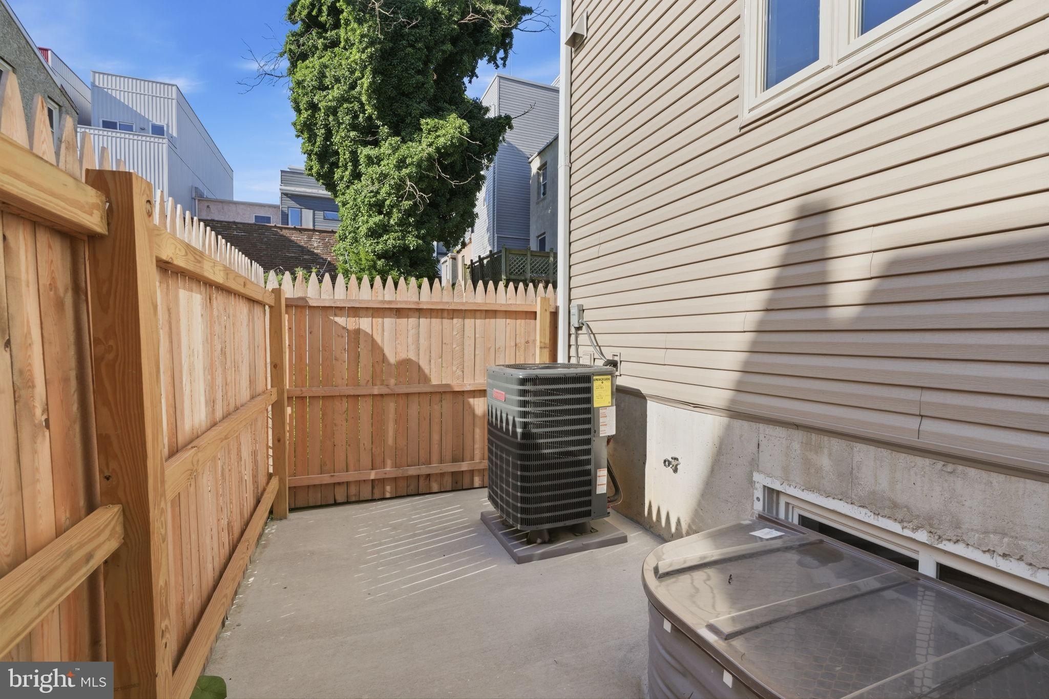 1517 Bodine Street N. Philadelphia, PA 19122