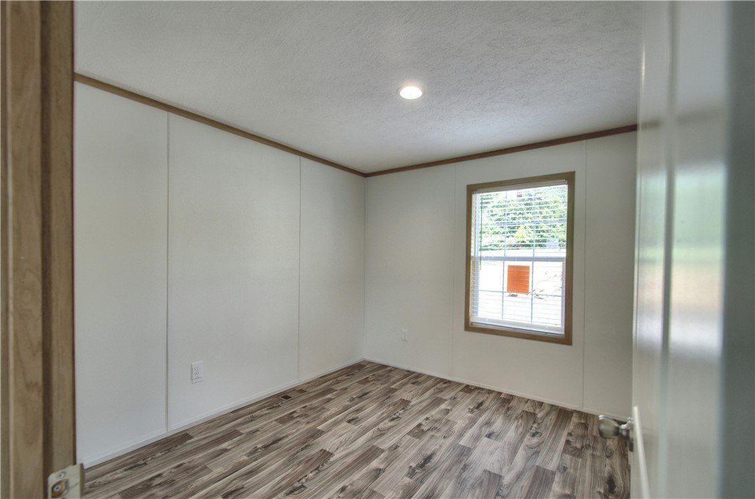 208 Cedar Ln. Valencia, PA 16059