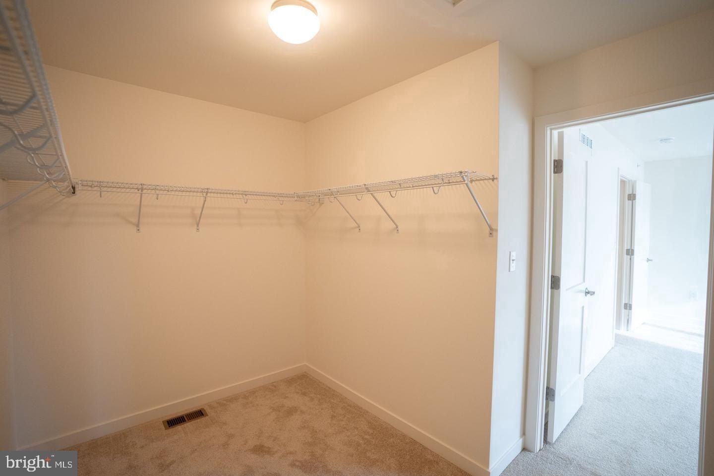 385 Florida Avenue. Etters, PA 17319