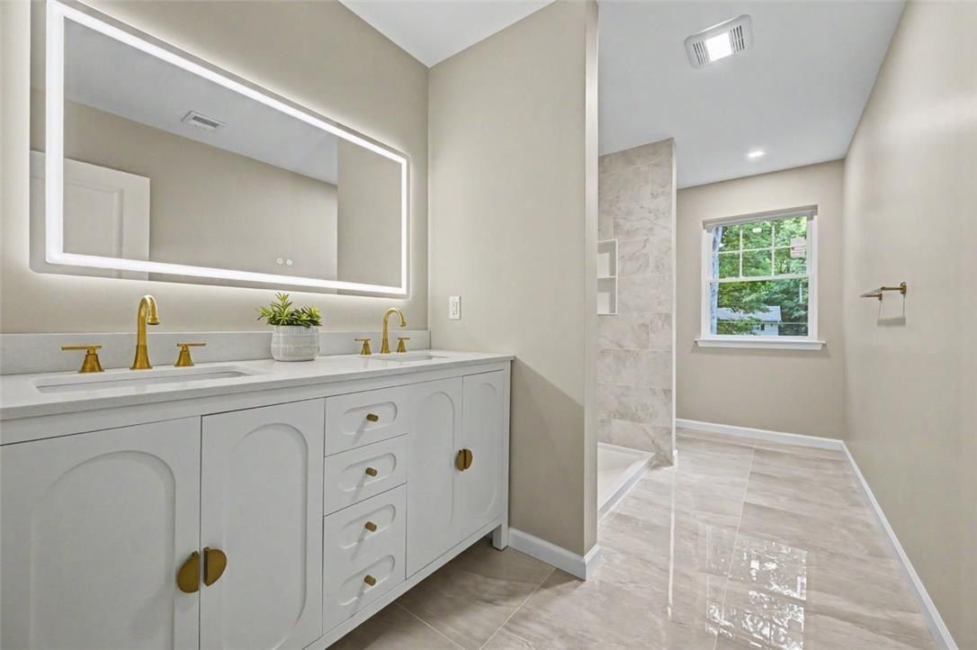 128 Gumwood Lane. Kunkletown, PA 18058