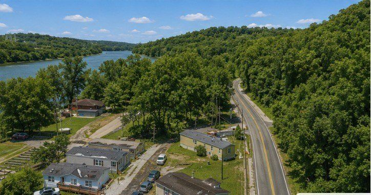 16 Surf Dr. Bunola, PA 15020