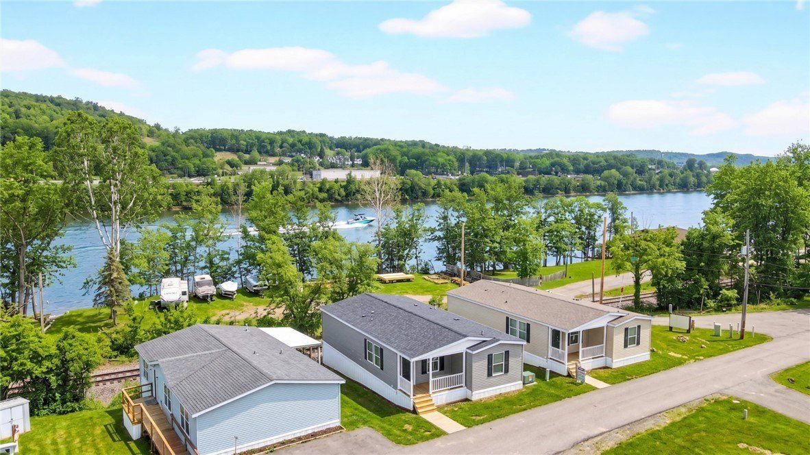 15 Surf Dr. Bunola, PA 15020