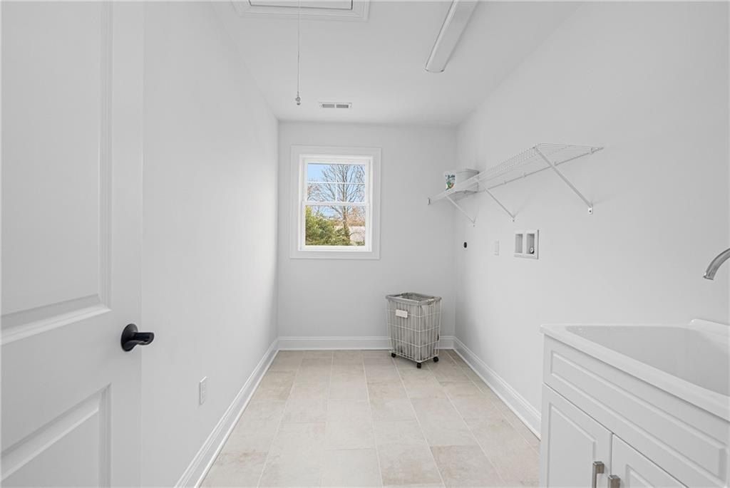 8 Ashton Court. Cranston, RI 02921