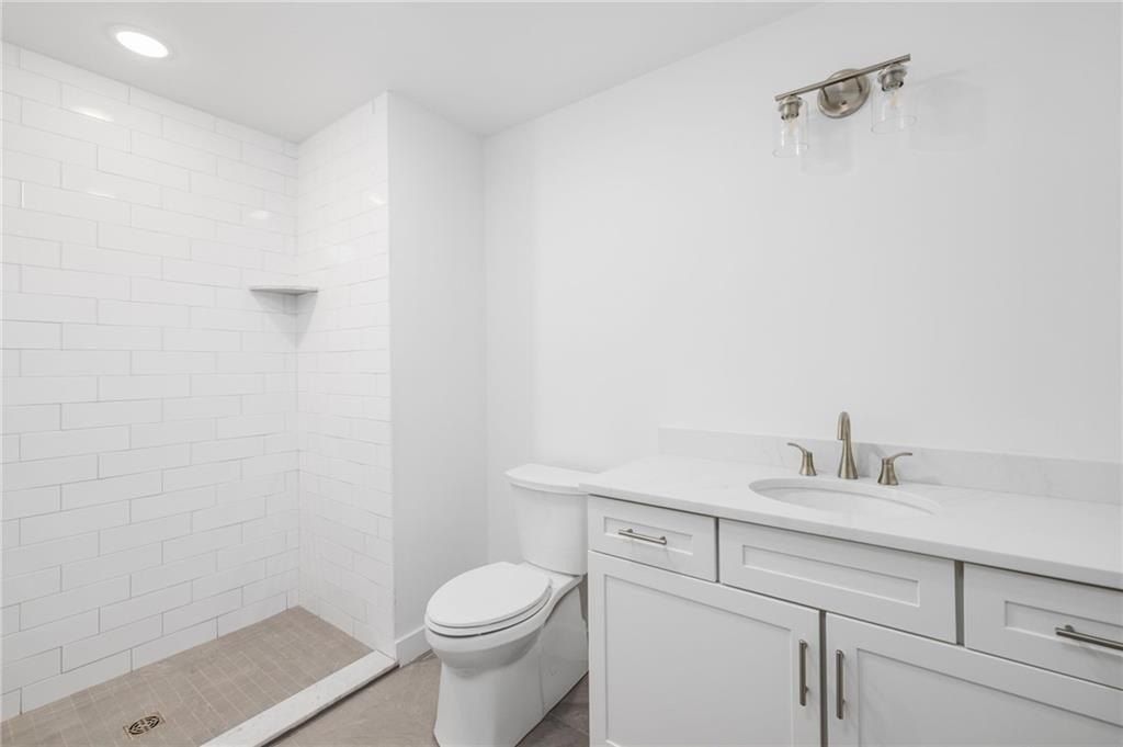 32 Exchange Street. East Greenwich, RI 02818