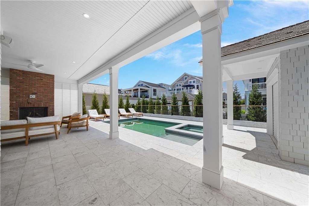 813 Ocean Road. Narragansett, RI 02882