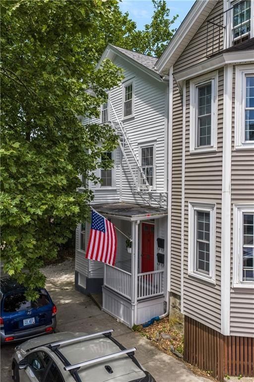 28 Young Street. Newport, RI 02840