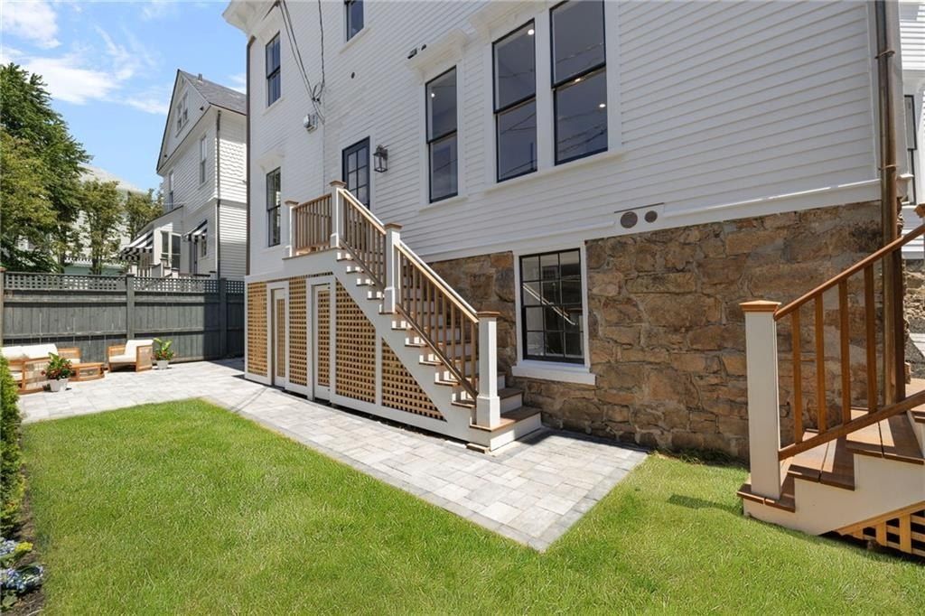 41 School Street. Newport, RI 02840