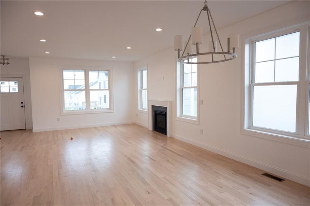 25 Bunker Hill Crossing. Portsmouth, RI 02871