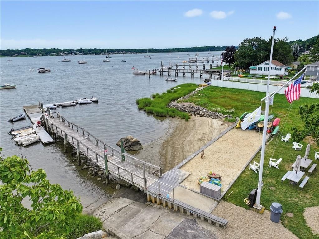 7 Broadview Avenue. Bristol, RI 02809