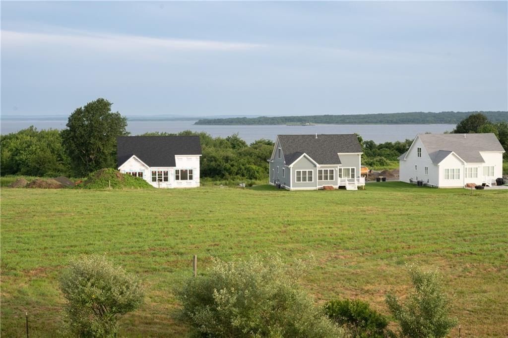 25 Bunker Hill Crossing. Portsmouth, RI 02871