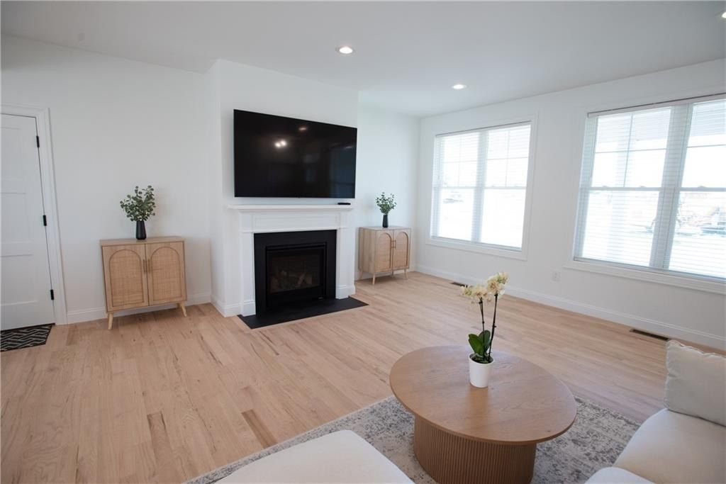 30 Bunker Hill Crossing. Portsmouth, RI 02871