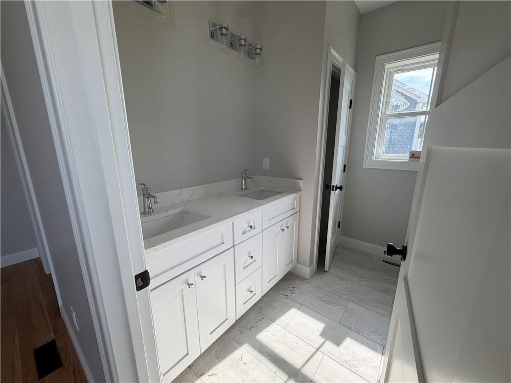 25 Bunker Hill Crossing. Portsmouth, RI 02871
