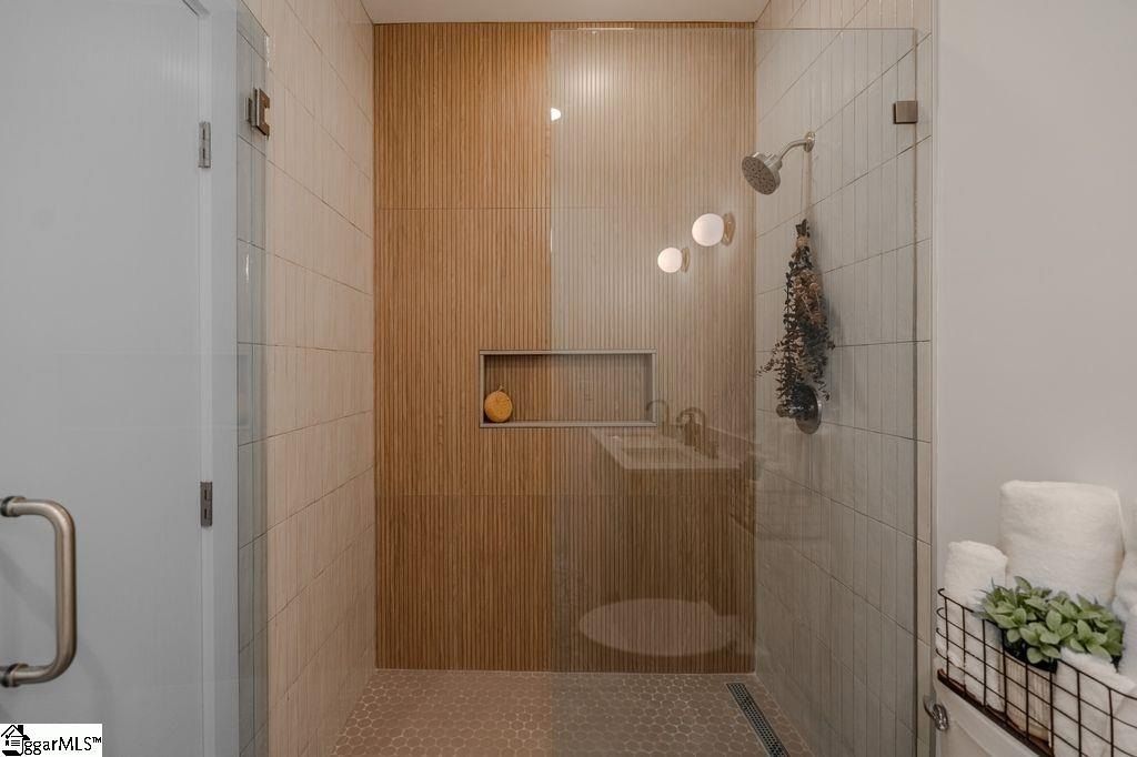 11 Mount Zion Avenue. Greenville, SC 29609