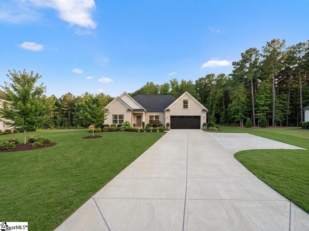 261 Carriage Gate Drive. Wellford, SC 29385