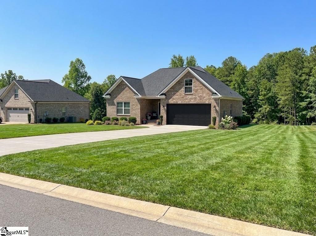 257 Carriage Gate Drive. Wellford, SC 29385