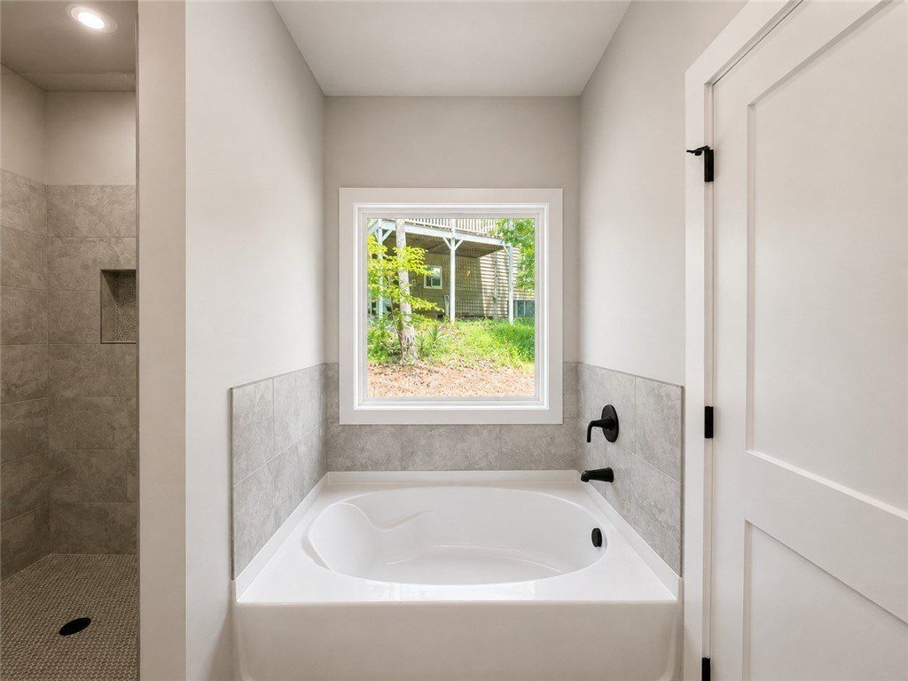 108 Apricot Lane. Westminster, SC 29693