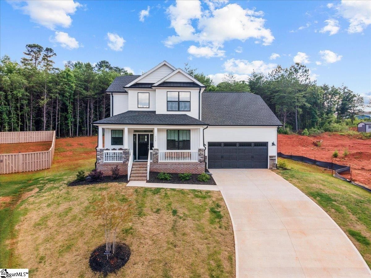 738 Ratchford Lane. Wellford, SC 29385