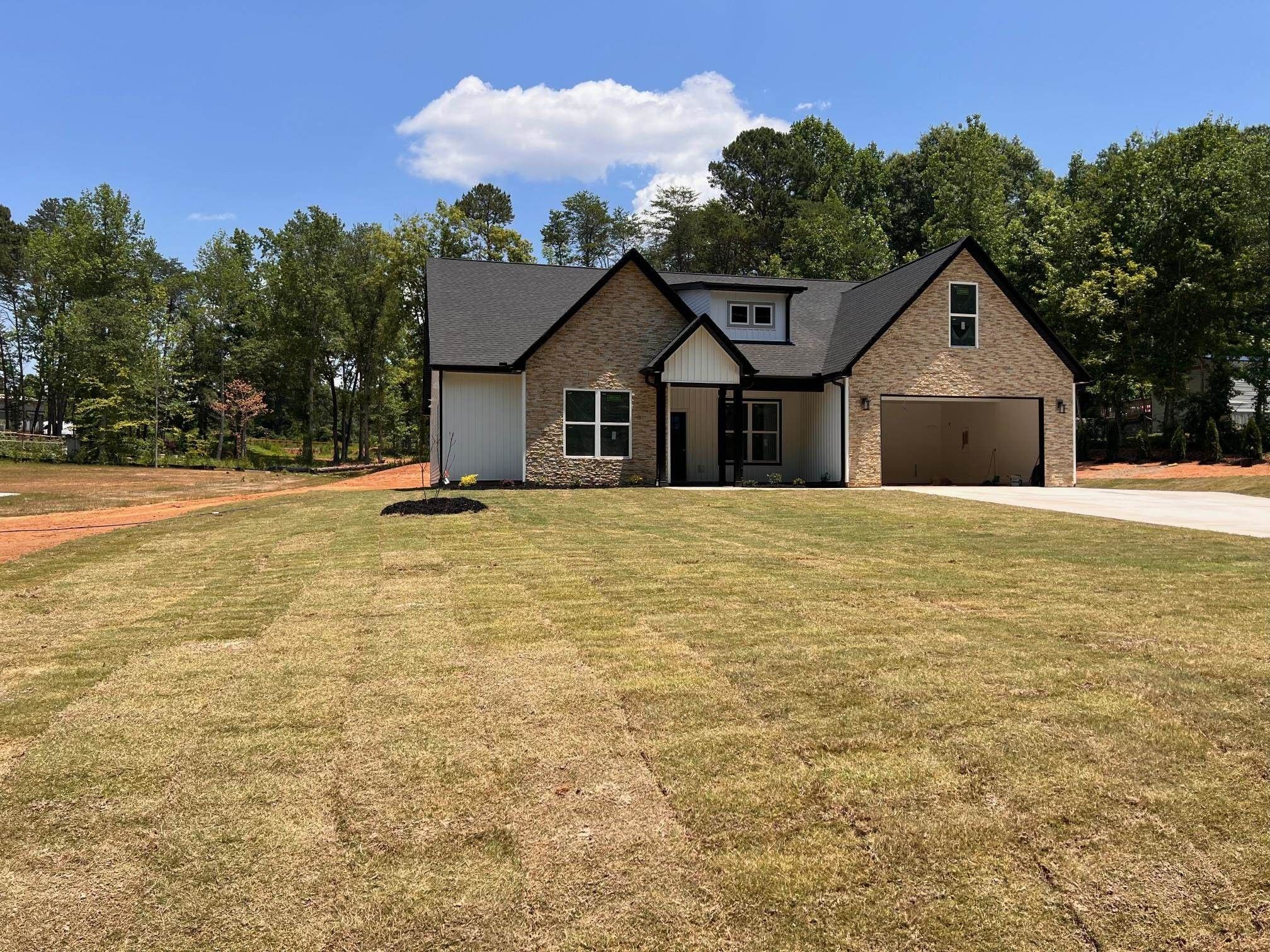 82 Skunk Hollow. Campobello, SC 29322