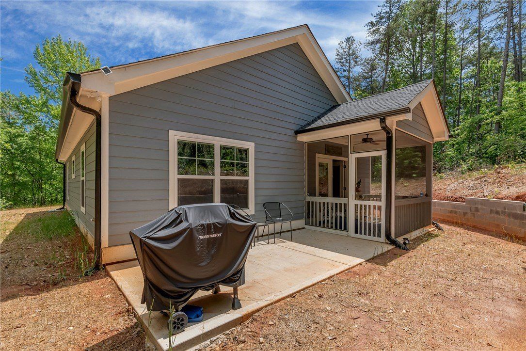 324 Sweetbriar Trail. Westminster, SC 29693