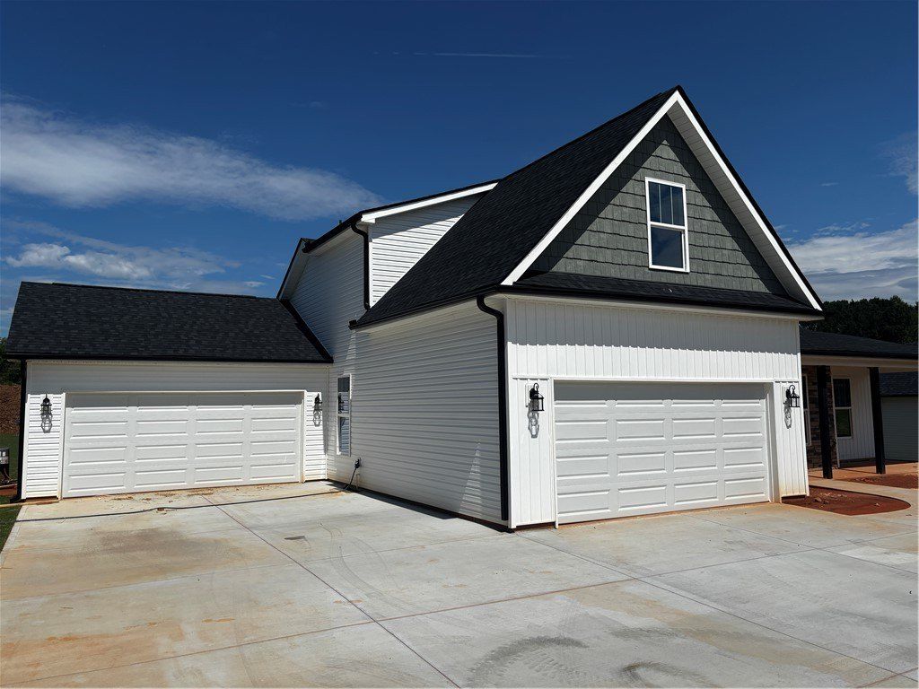 104 Old Glory Court. Pickens, SC 29671