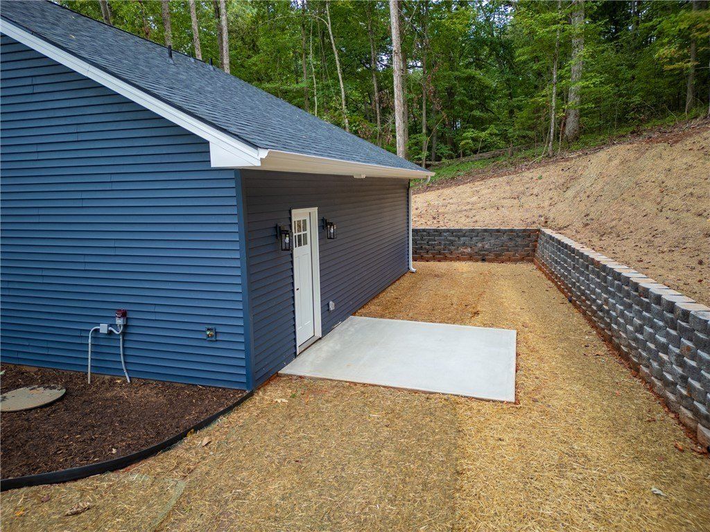 400 Hickory Trail. Westminster, SC 29693