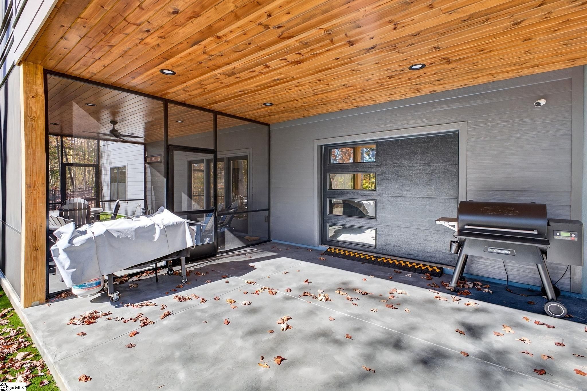 709 Keowee Bay Circle. Salem, SC 29676