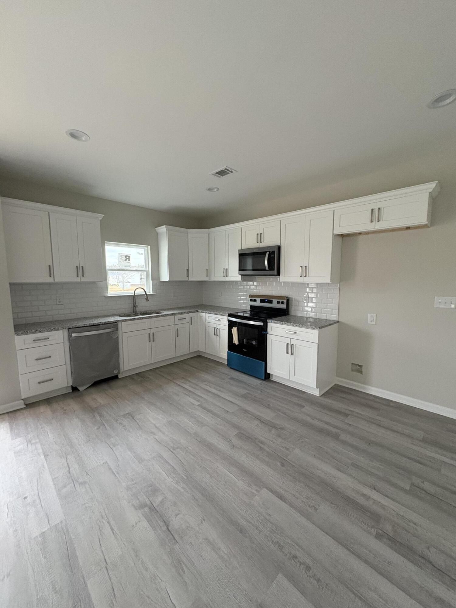 214 Avocada. Santee, SC 29142