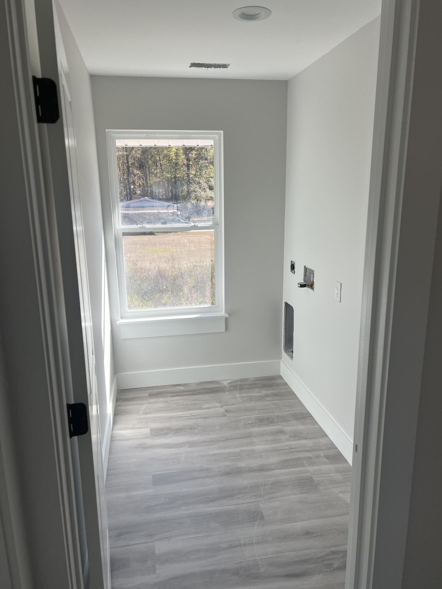 409 University Dr. North Charleston, SC 29418