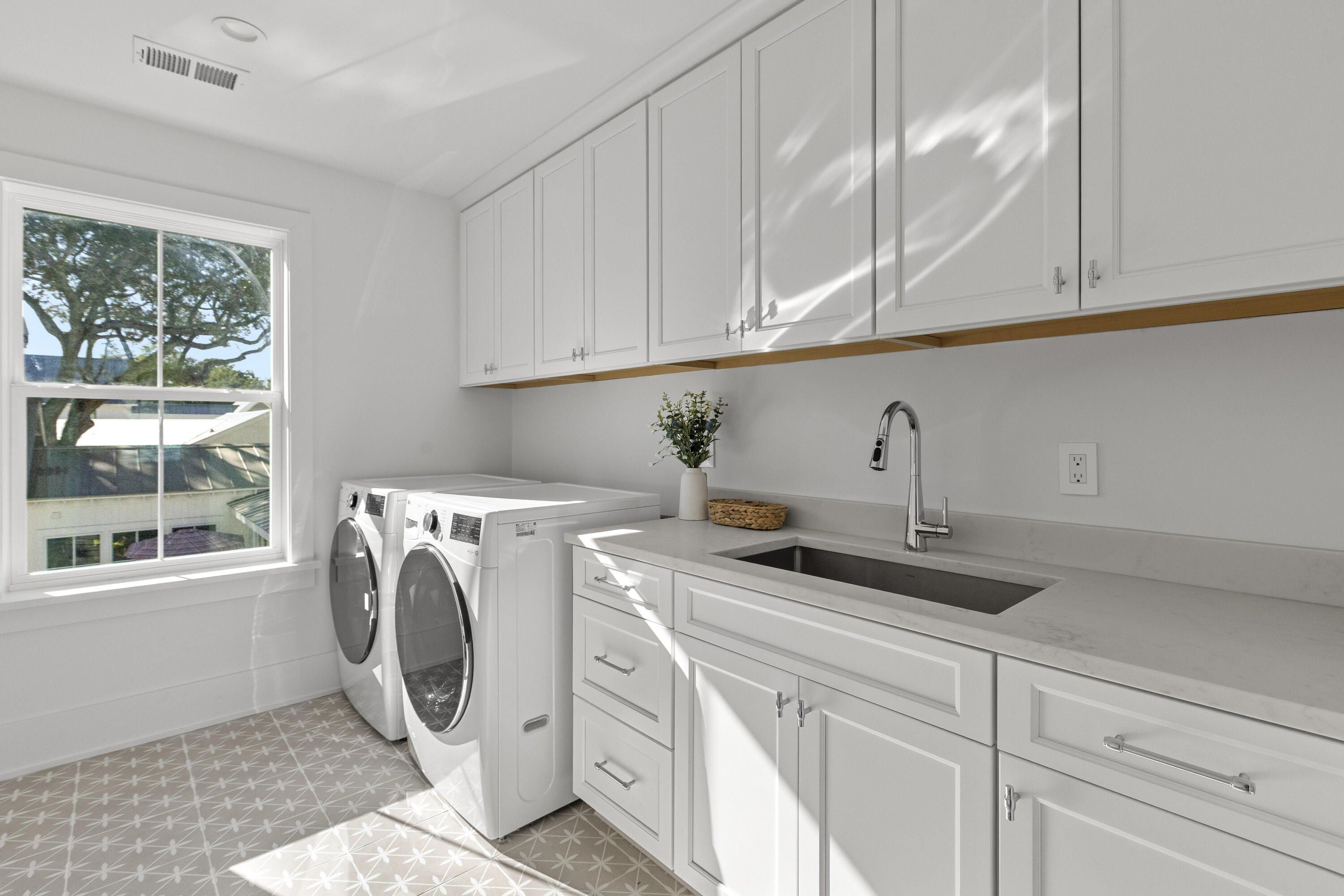 931 Kincade Drive. Mount Pleasant, SC 29464