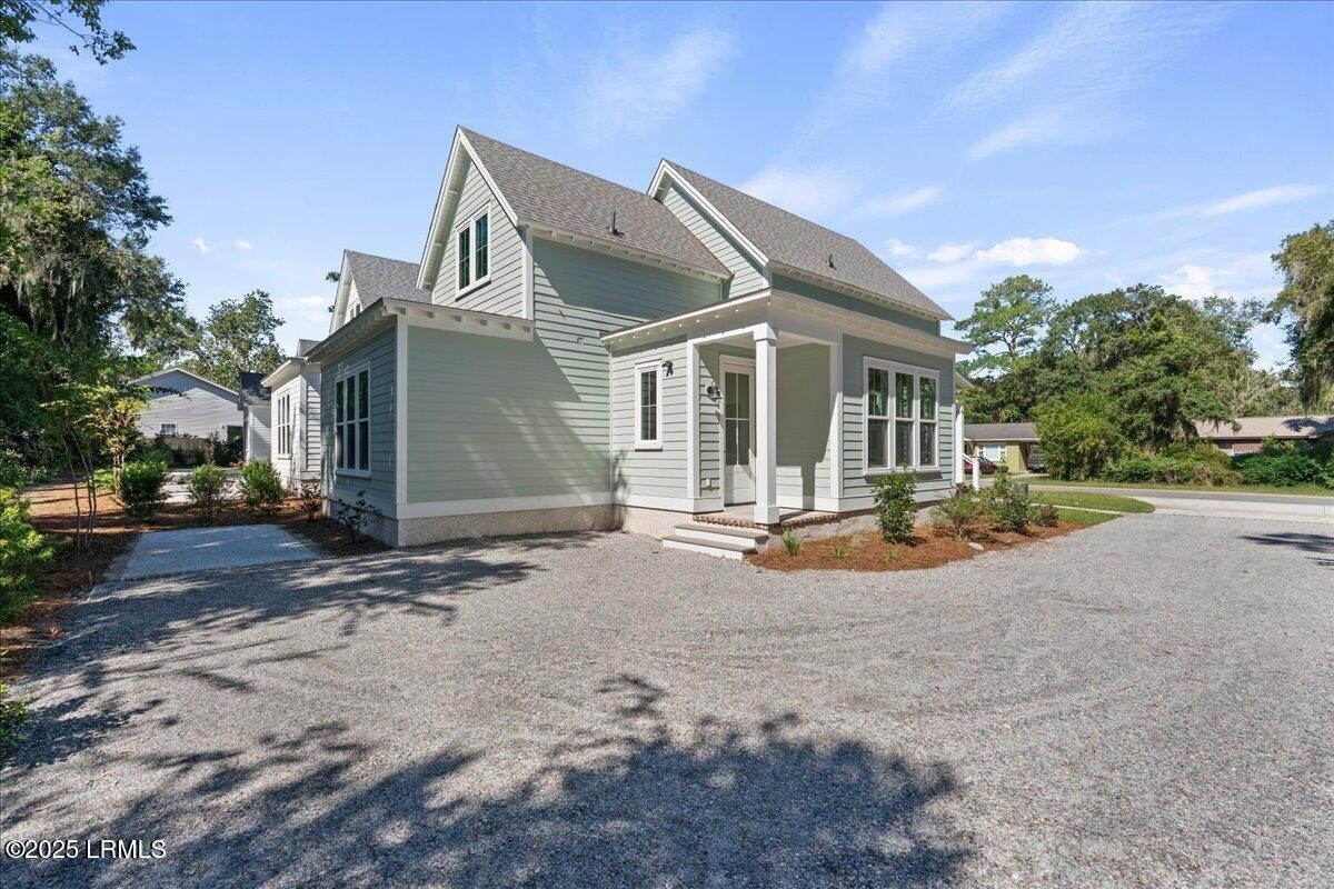 2204 National Street. Beaufort, SC 29902