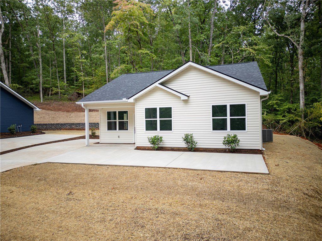 306 Hickory Trail. Westminster, SC 29693