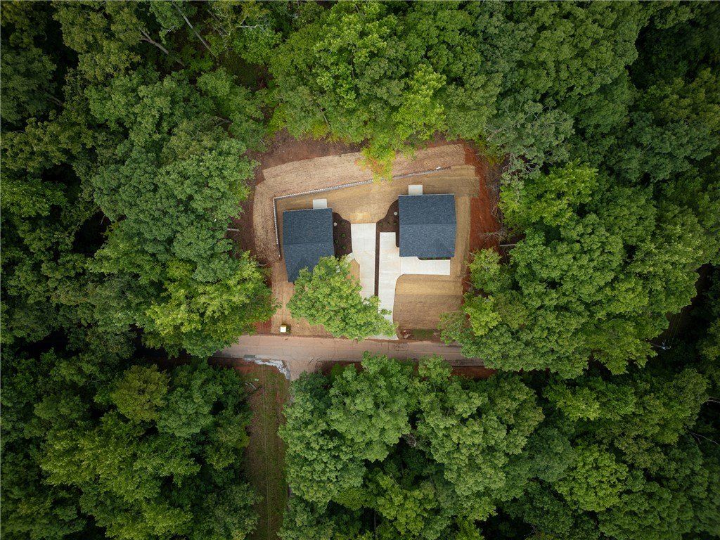 400 Hickory Trail. Westminster, SC 29693