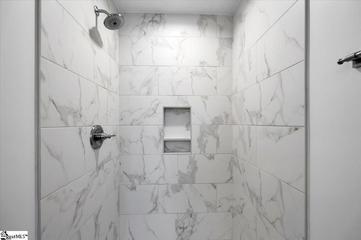 269 Ragan Street. Campobello, SC 29322