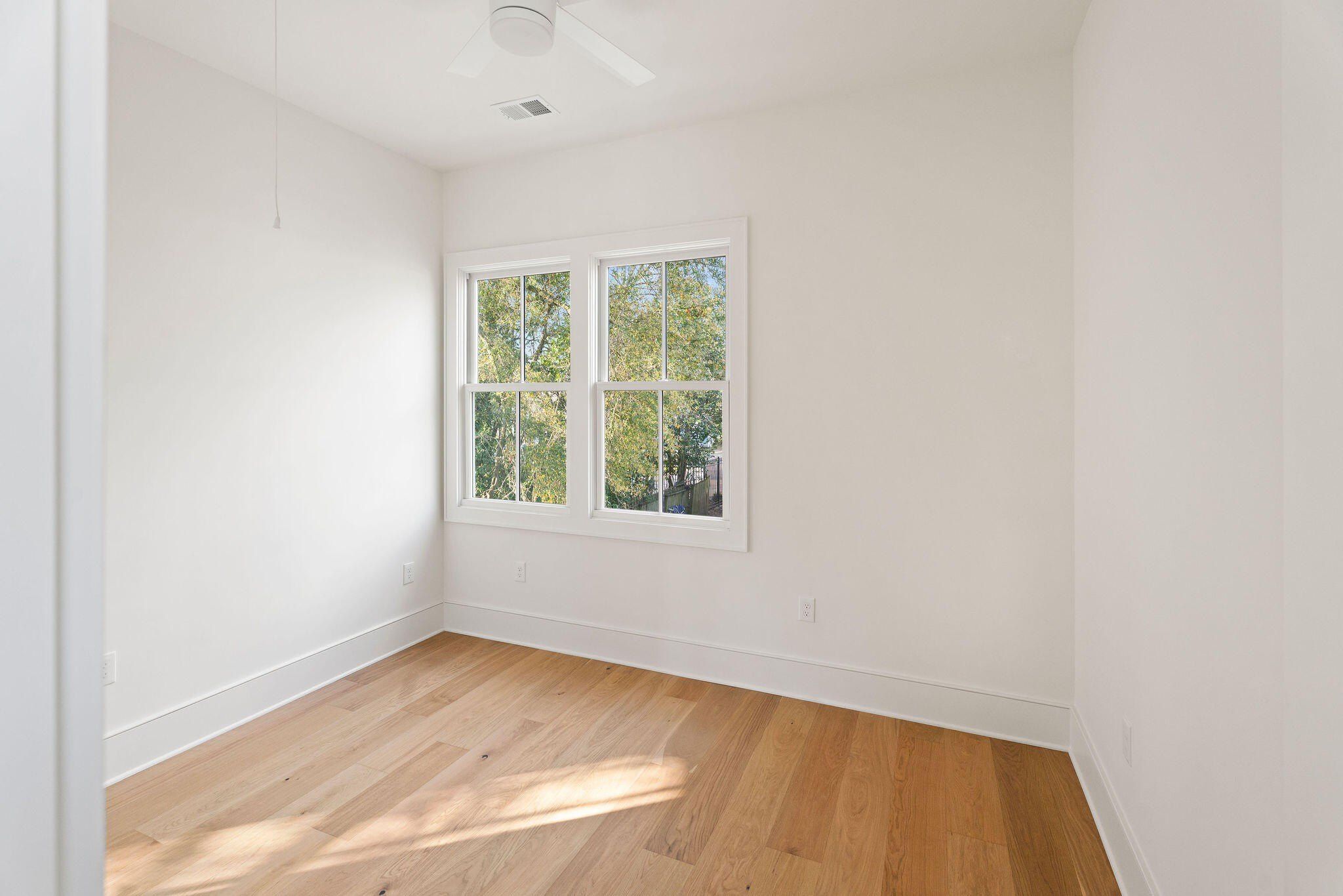 2 F Street. Charleston, SC 29403