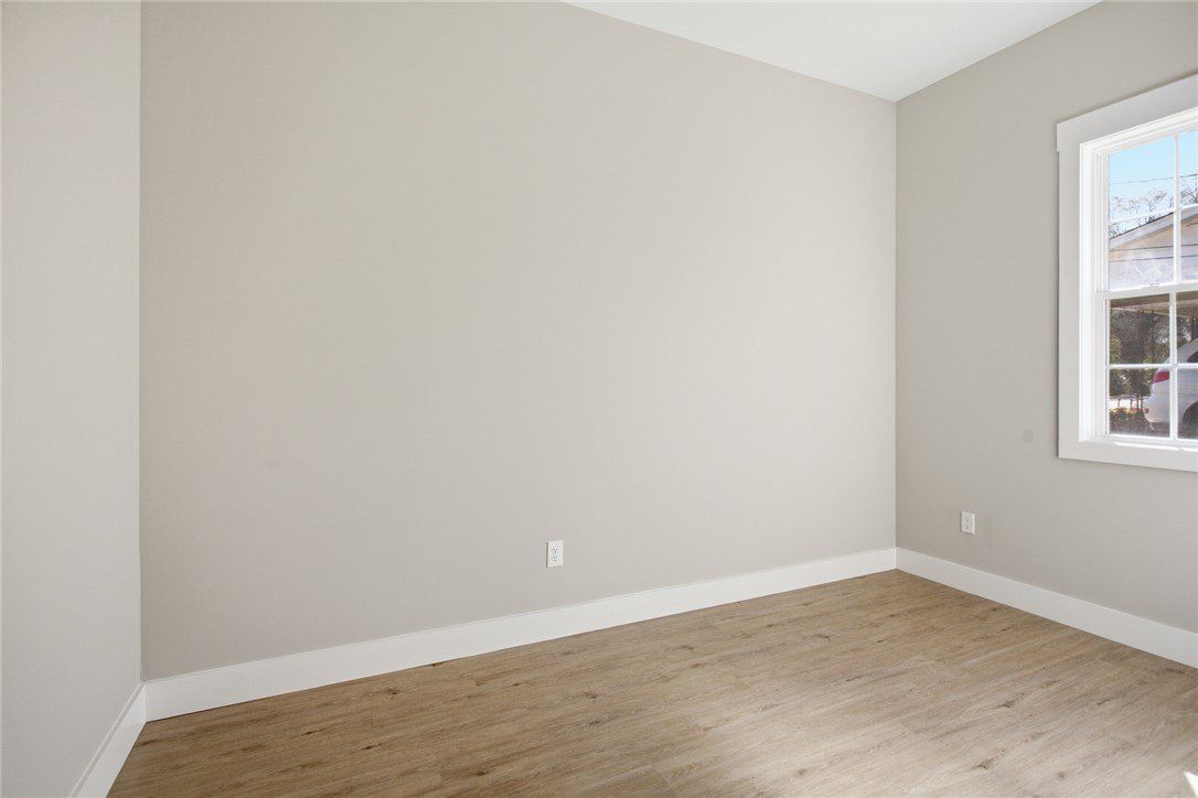 917 E S 2Nd Street. Seneca, SC 29678