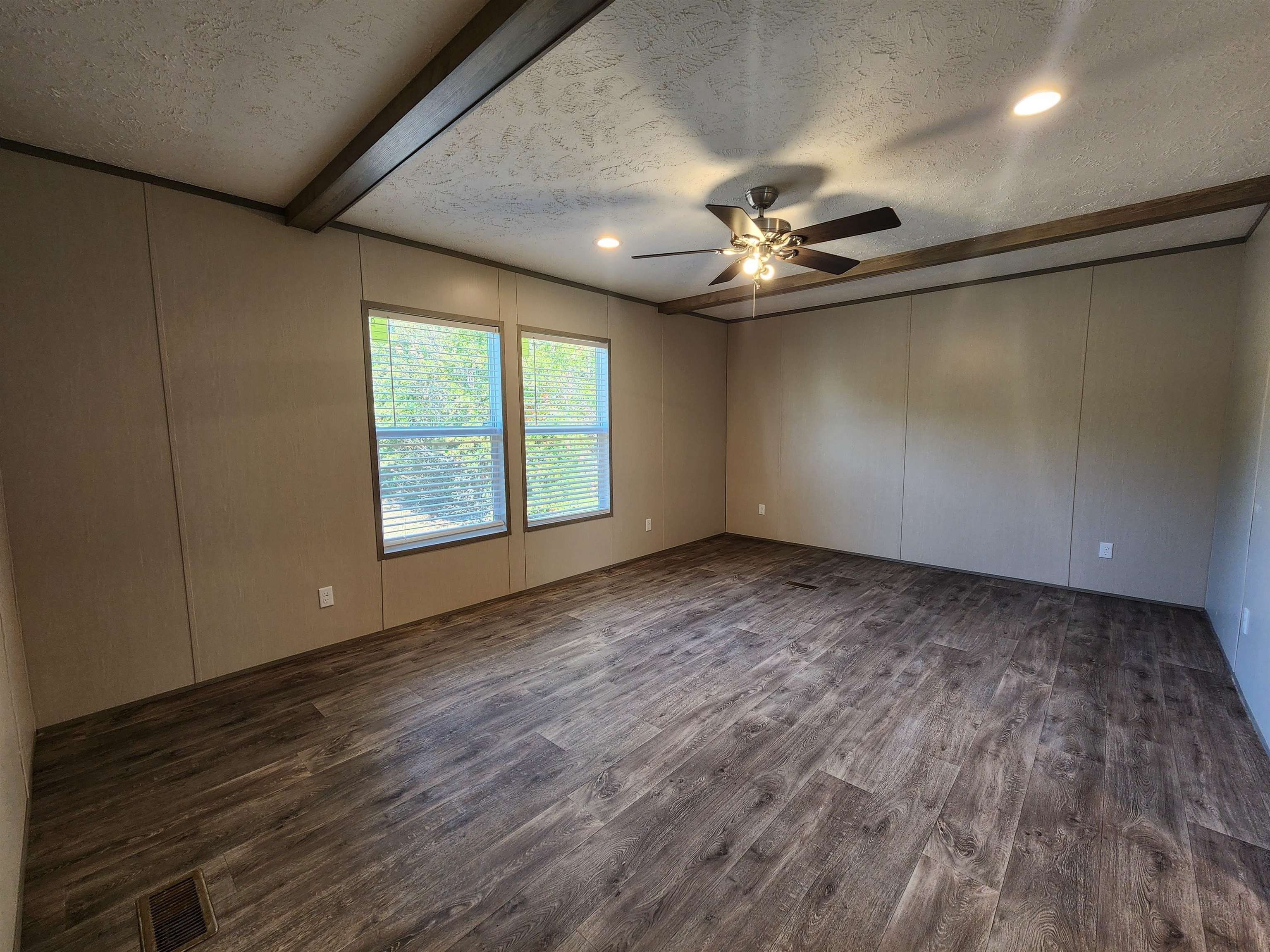 2002 Warrens Loop. Marion, SC 29571