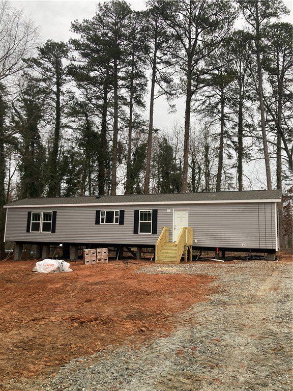 289 N Davis Drive. Fair Play, SC 29643