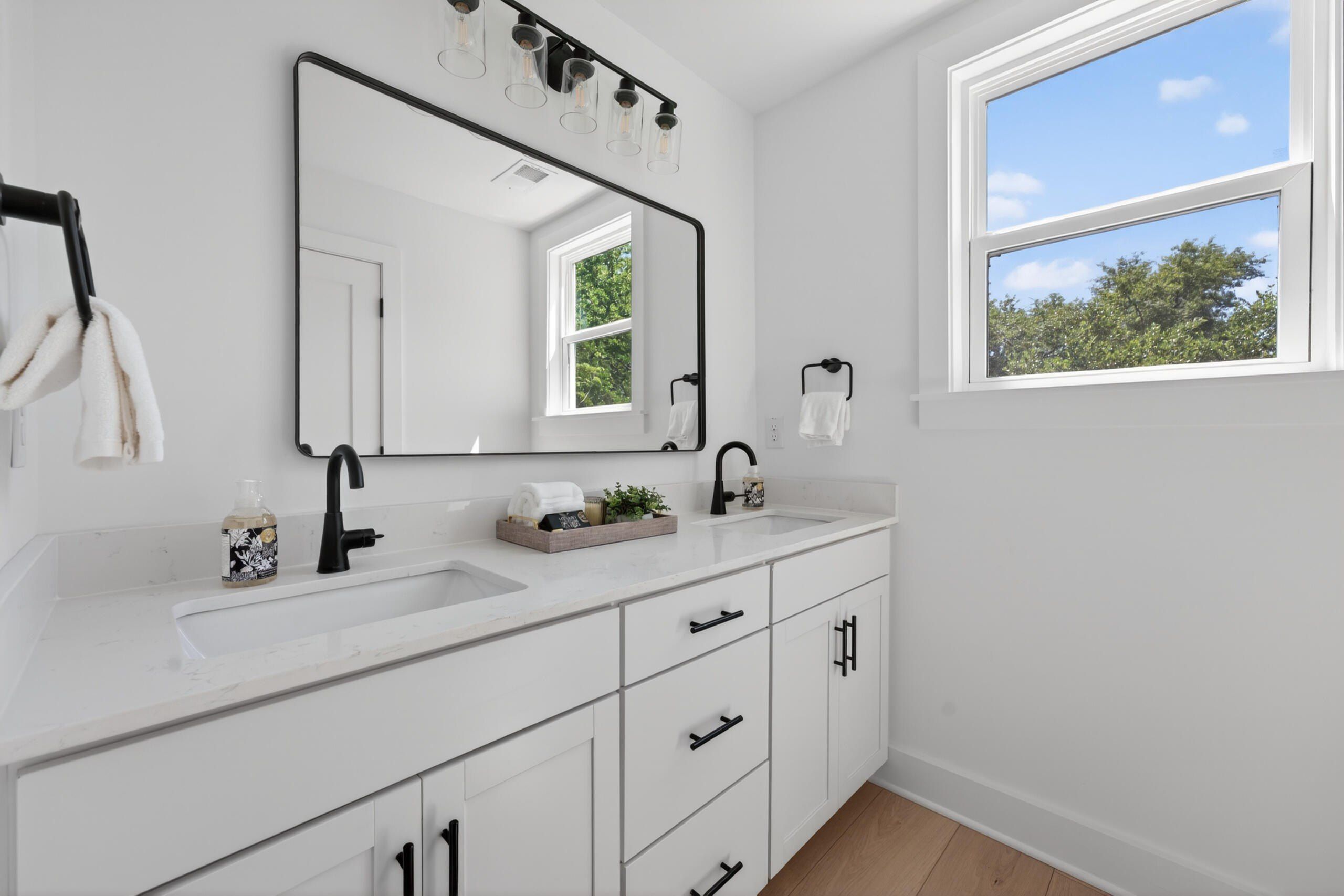 1057 Glenshaw Street. North Charleston, SC 29405