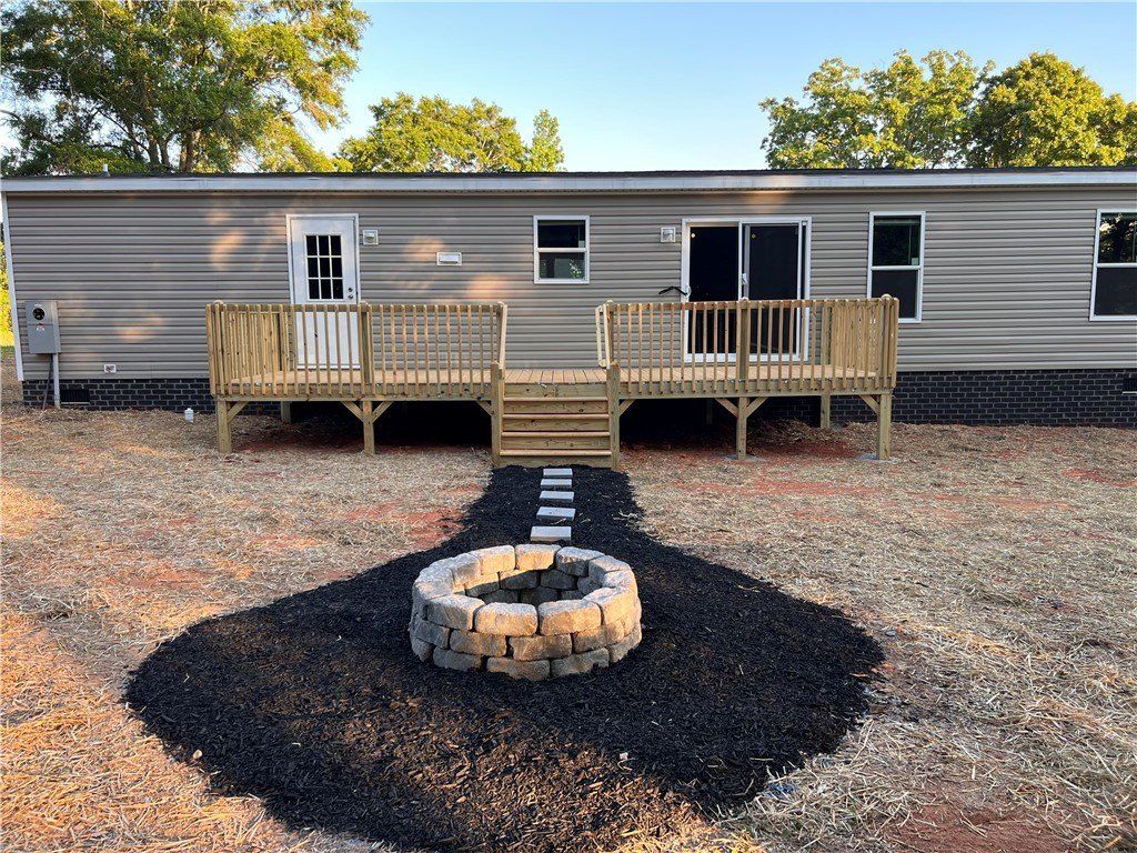 103 Twin Oaks Court. Iva, SC 29655