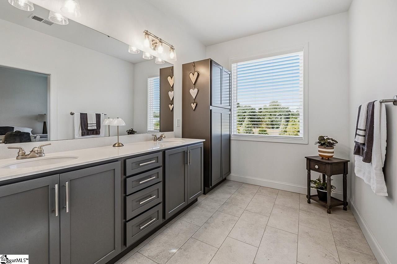 1269 Clearbrook Lane. Campobello, SC 29322