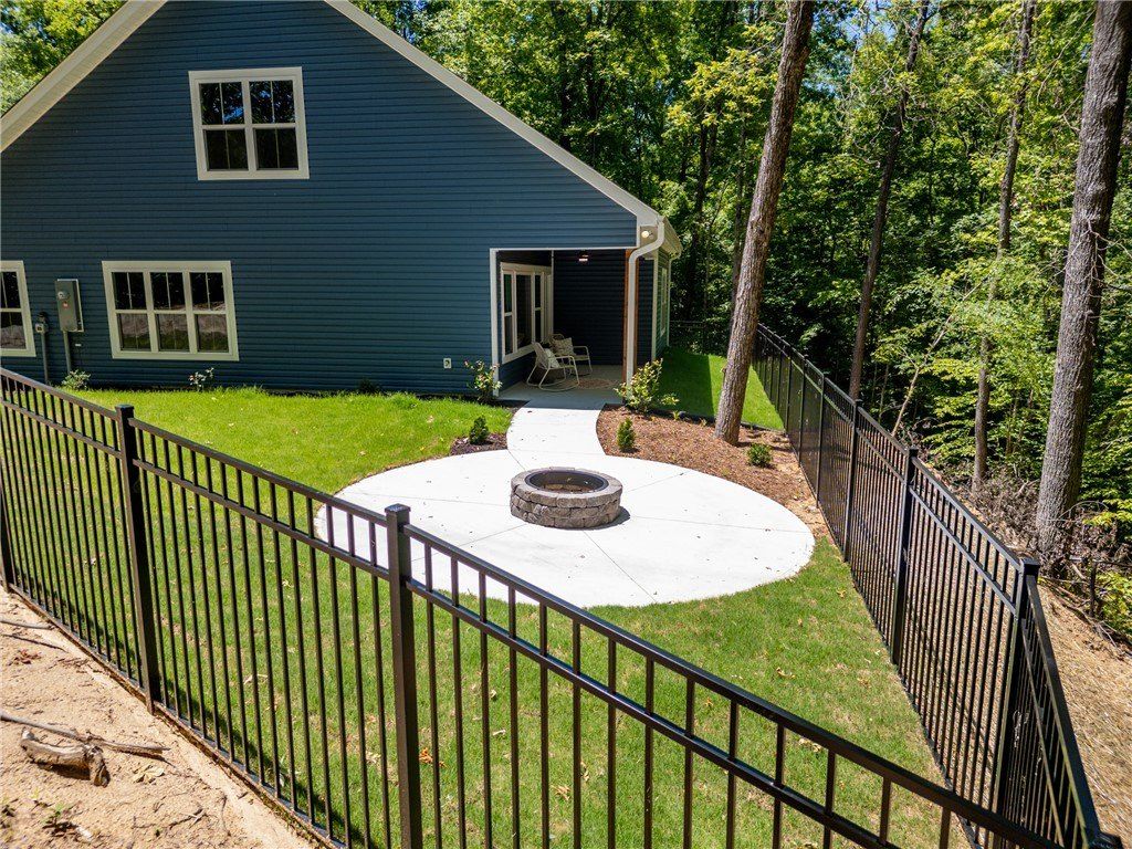 322 Oconee Avenue. Westminster, SC 29693