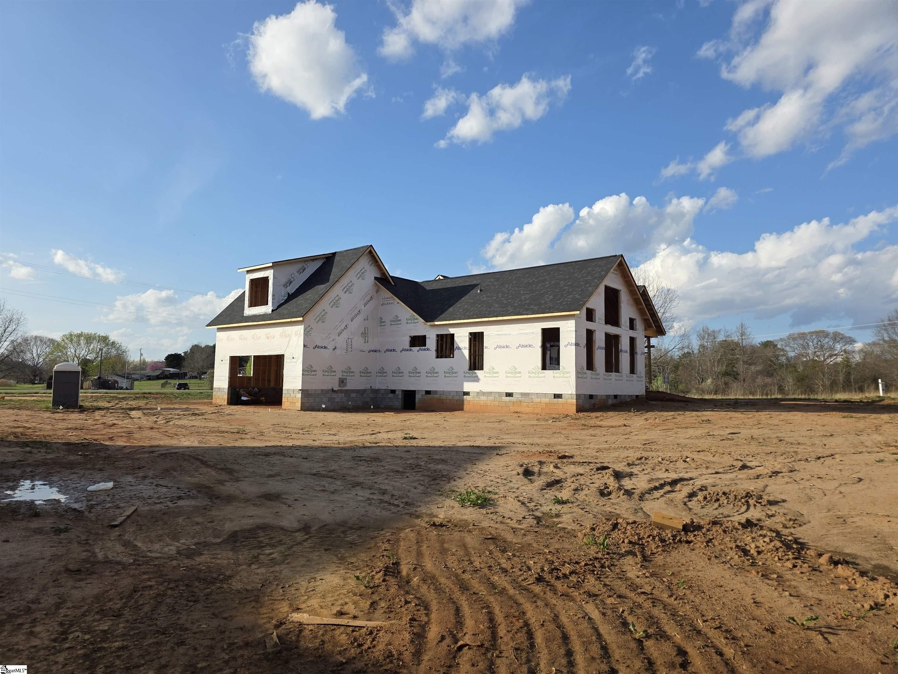 994 Bumblebee Lane. Wellford, SC 29385