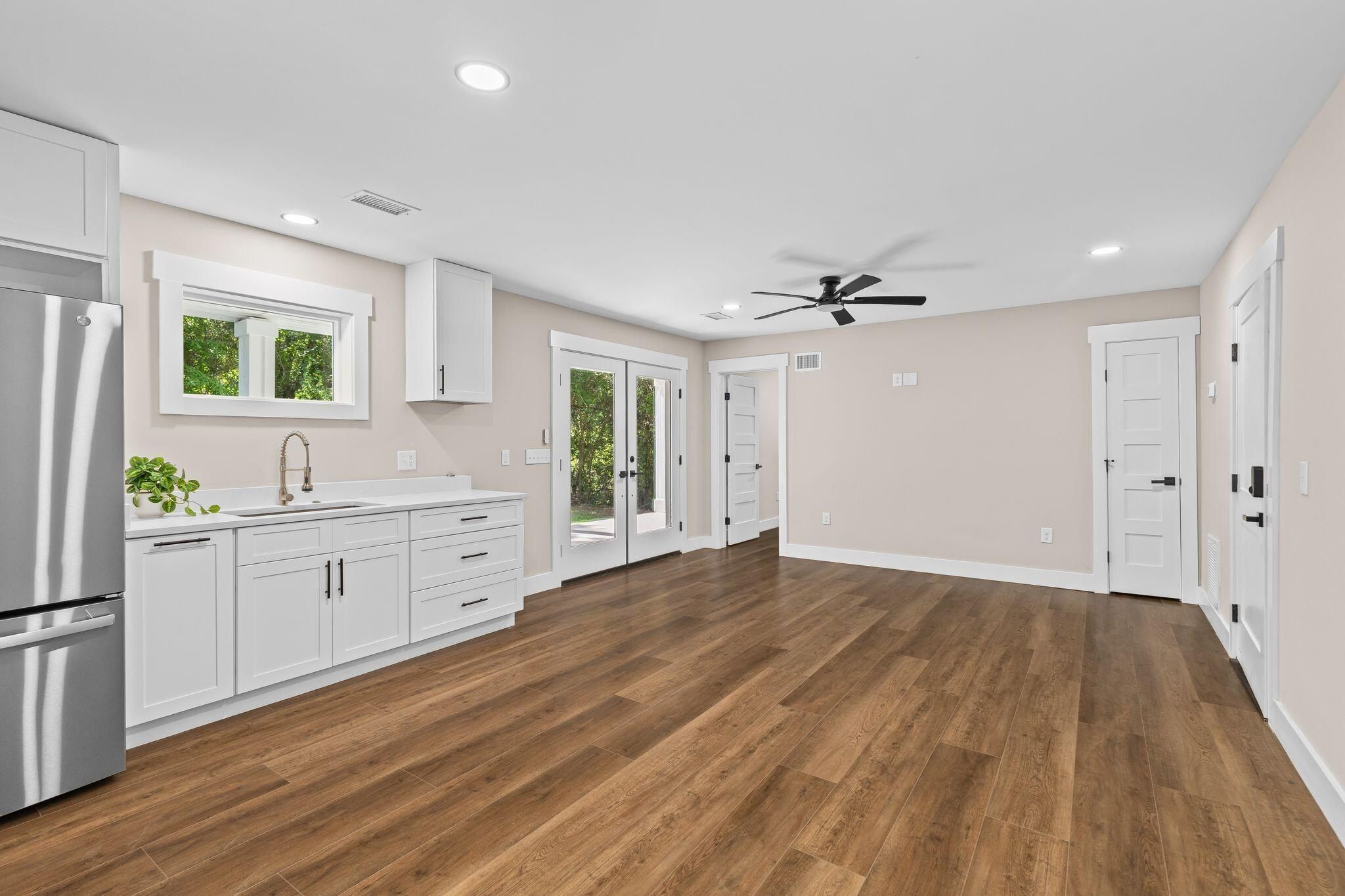 1216 Old Towne Road. Charleston, SC 29407