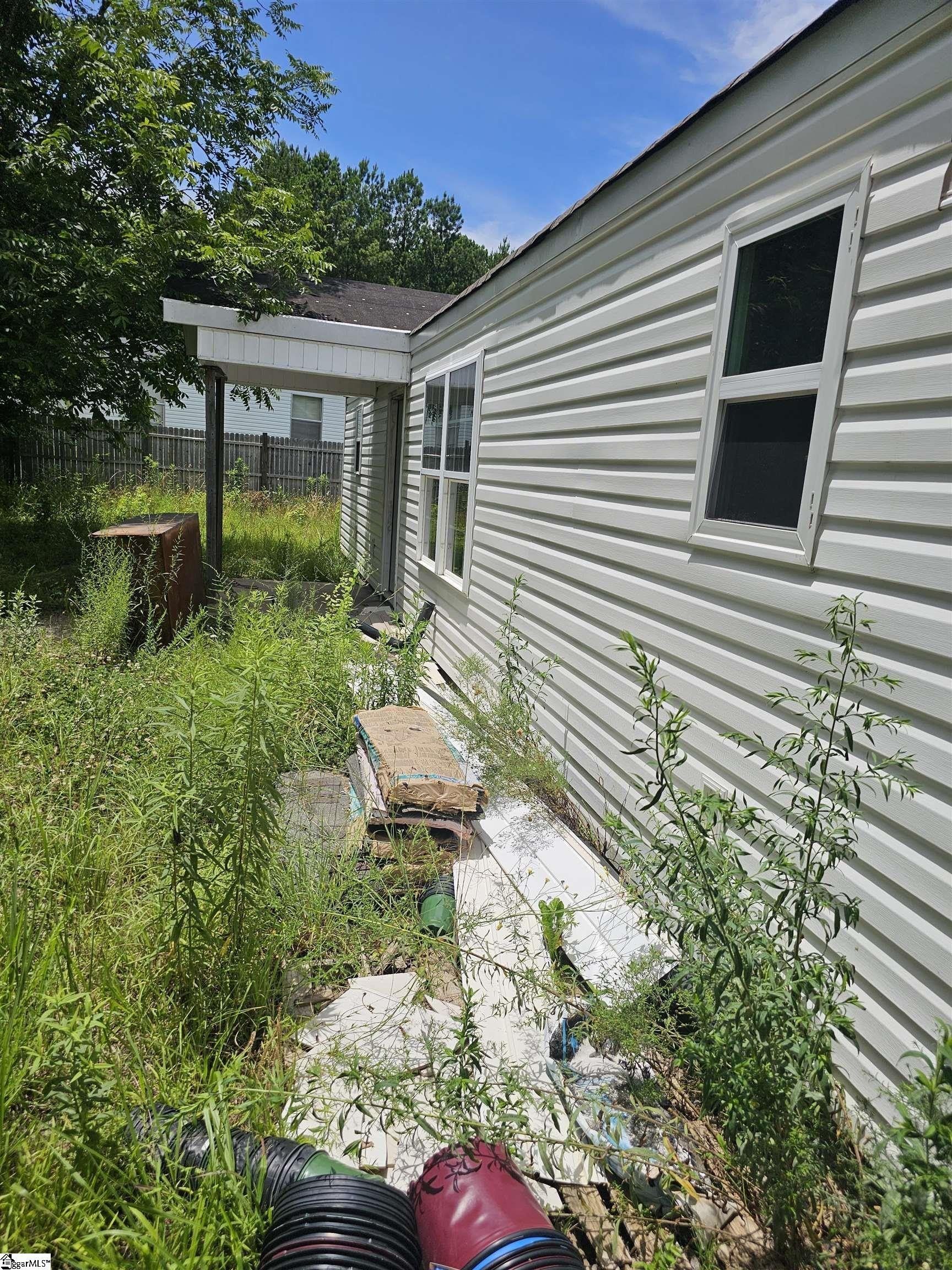 140 Colleton Lane. Clinton, SC 29325